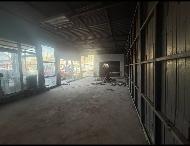 200M² WAREHOUSE TO LET IN MARAISBURG